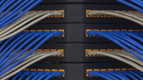 Senate Panel Releases Crypto Bill Allowing Stablecoin Rewards